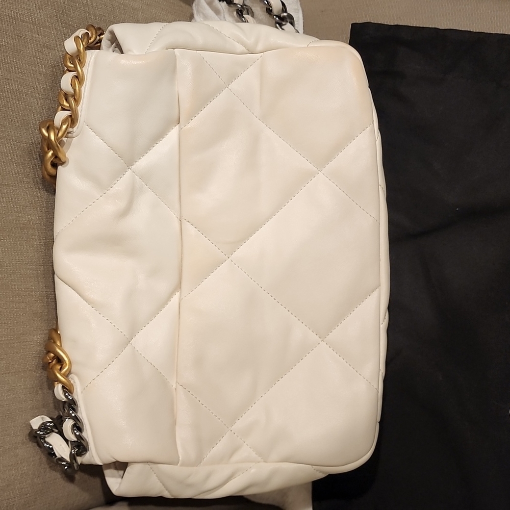 Chanel 19 handbag - Picture 4 of 6